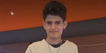El joven se salvó de milagro después de que intervino un grupo de guardavidas.