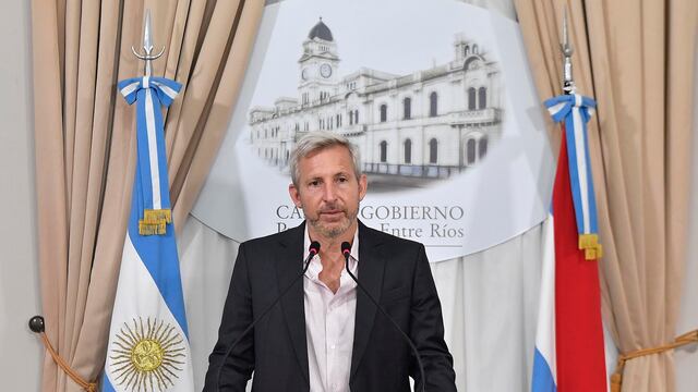 "Está claro que gran parte del deterioro que sufrimos en la provincia está vinculado con los privilegios de la política", afirmó el mandatario.