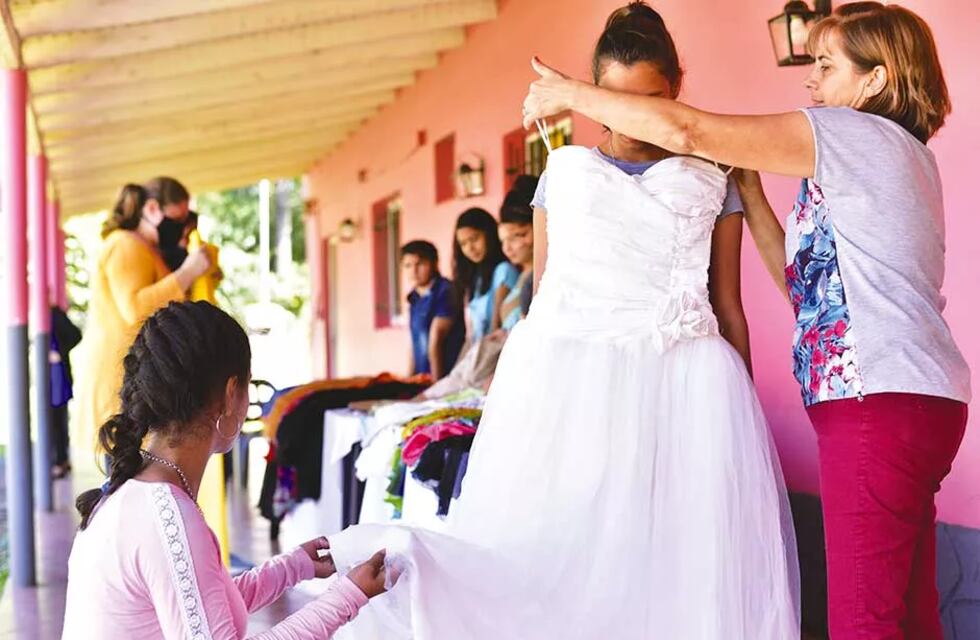 El Hogar de Niñas Betesda inicia una campaña solidaria de colecta de vestidos de fiesta