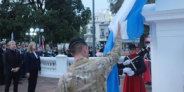 La Revolución de Mayo se conmemoró con un acto y desfile en avenida Alameda de la Federación.