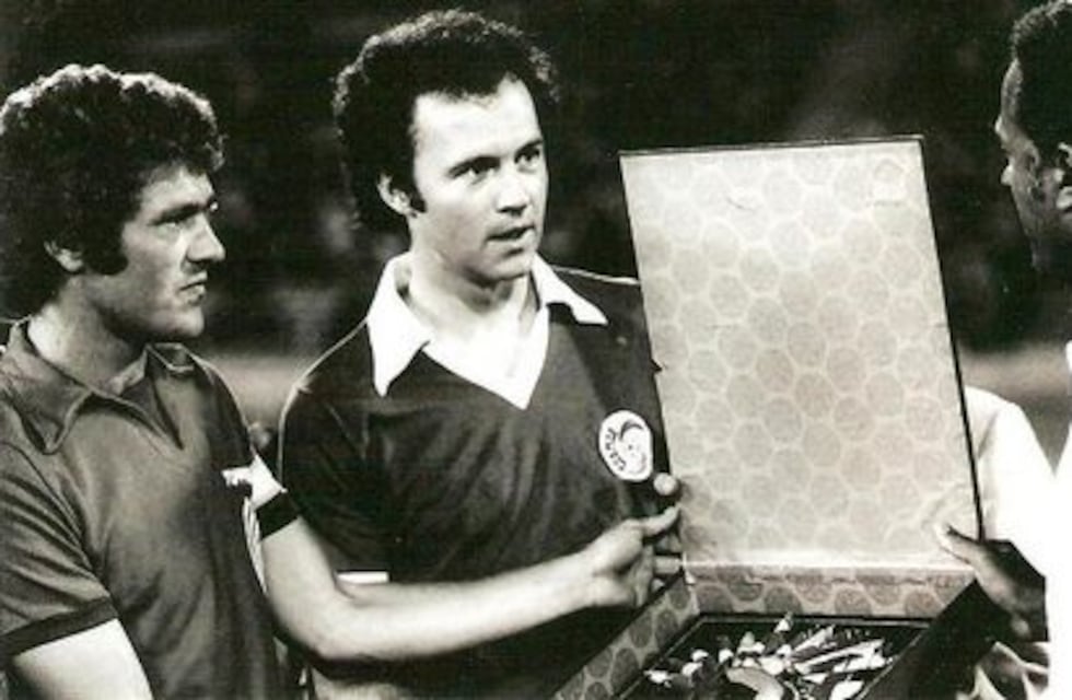Murió Beckenbauer: el día que el Kaiser jugó contra Belgrano en el viejo estadio Córdoba