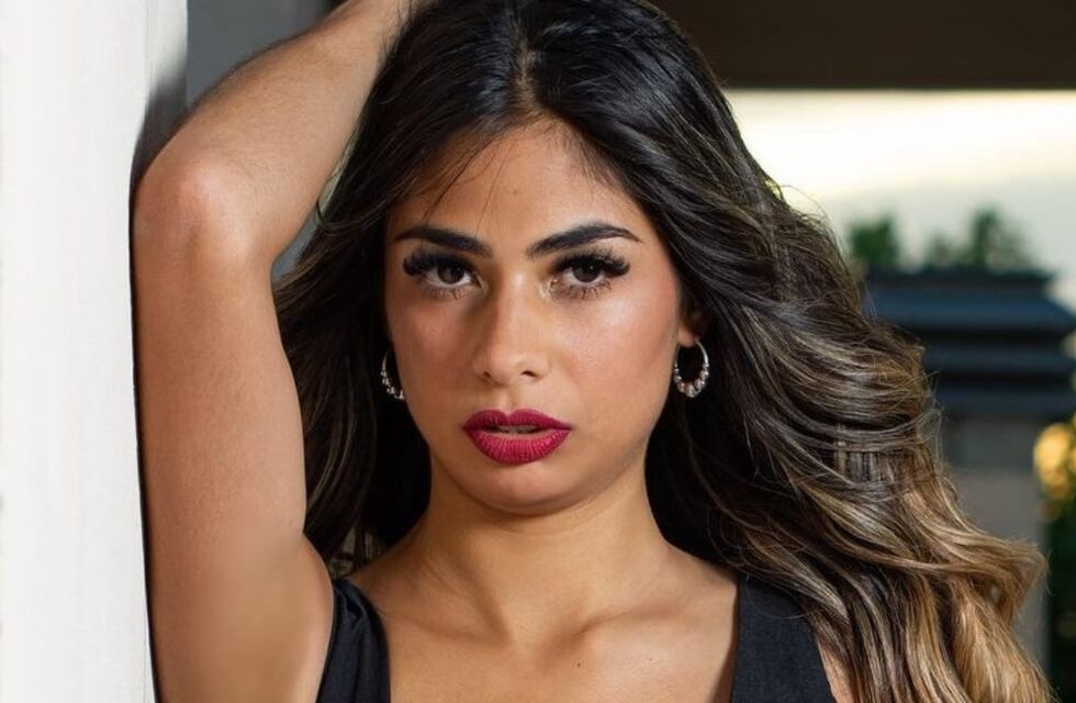 La vez que Daniela de Gran Hermano posó desde la playa luciendo una increíble microbikini negra