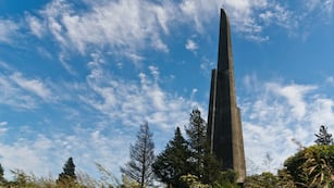 El Ala es un imponente monumento que se puede observar en el camino entre Córdoba y Alta Gracia.