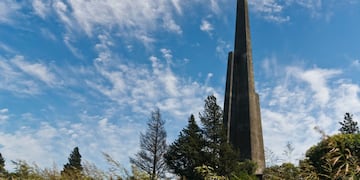 El Ala es un imponente monumento que se puede observar en el camino entre Córdoba y Alta Gracia.