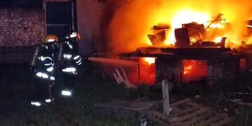 Incendio estructural en Arroyito