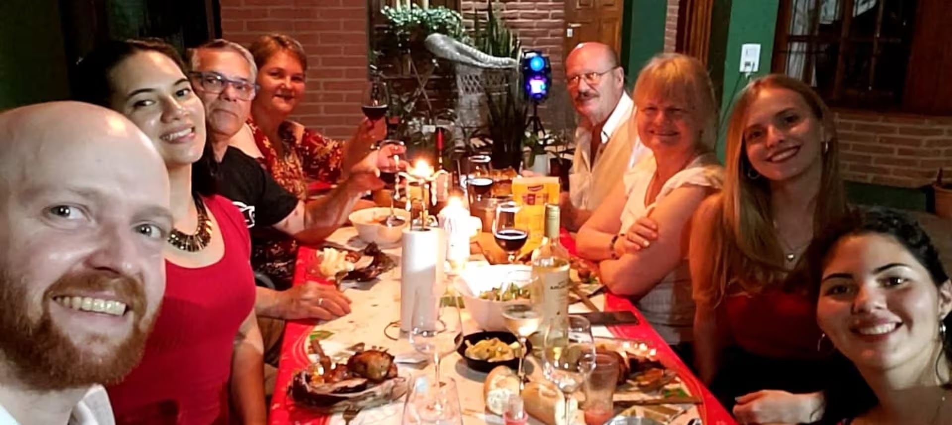 Alejandro junto a su familia.