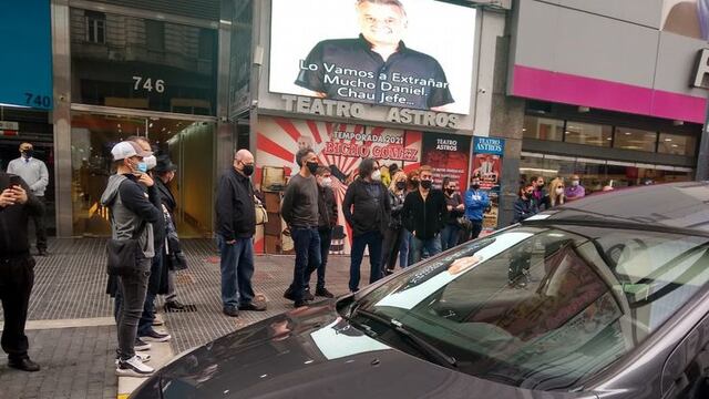 Despidieron a Daniel Comba frente al Teatro Astros de Buenos Aires. (Foto: Cadena 3).