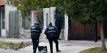 Policía científica de San Luis investiga el asesinato de un chico de 15 años.