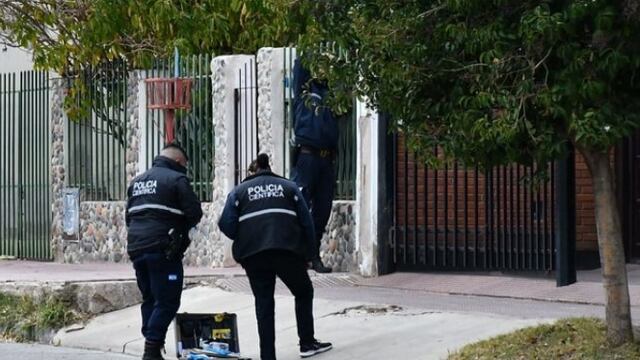 Policía científica de San Luis investiga el asesinato de un chico de 15 años.