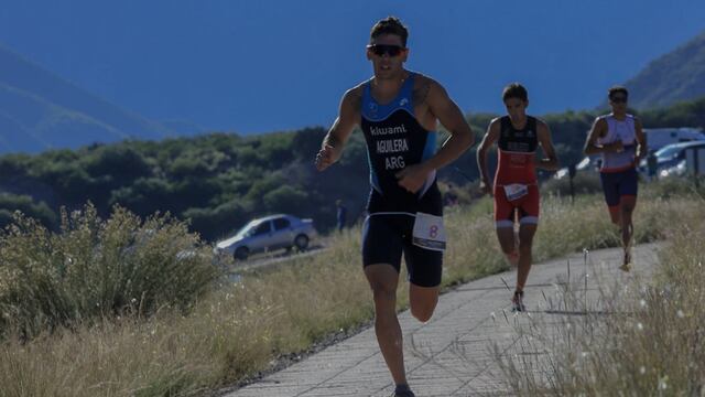 Gonzalo Aguilera, campeón en el Campeonato Mendocino 2021, organizado por la Asociación Mendocina de Triatlón.