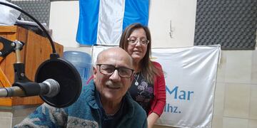 Daniel Rizzo, vicepresidente de las Asociaciones Folclóricas de Coronel Rosales y coordinador general de la Agrupación “Los Amigos” junto a Cristina Briceño coordinadora de la misma agrupación.
