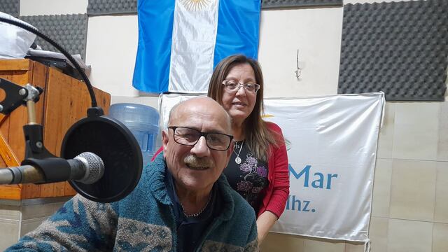Daniel Rizzo, vicepresidente de las Asociaciones Folclóricas de Coronel Rosales y coordinador general de la Agrupación “Los Amigos” junto a Cristina Briceño coordinadora de la misma agrupación.