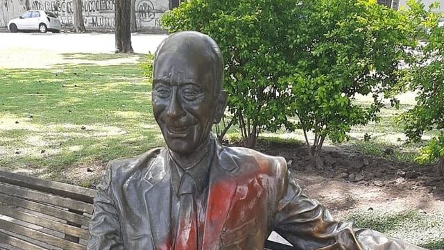 Estatua de Olmedo arruinada