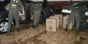 Gendarmería incauta diez mil paquetes de cigarrillos de contrabando en Bernardo de Irigoyen.