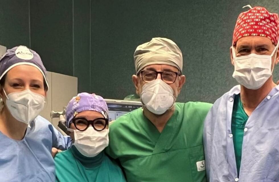 Un hombre que era ciego volvió a ver tras un autotrasplante de ojo en Italia