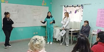 El Hospital del Carmen organizó un taller para brindar herramientas de contención y prevenir situaciones de riesgo.