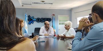 Marchetti en reunión con farmacéuticos.