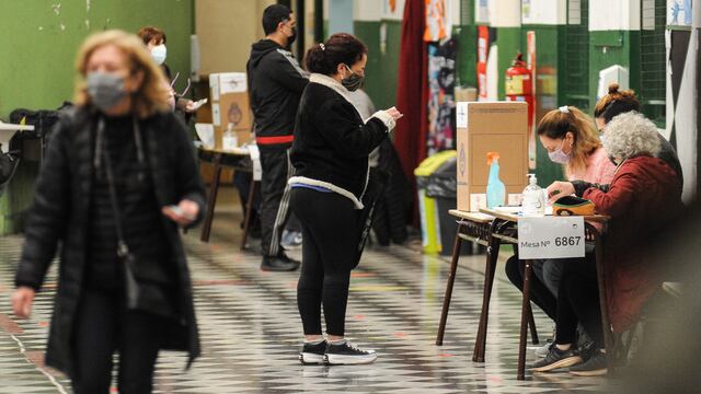 Votacion elecciones Paso 2021 Argentina  , Escuela primaria Numero 4 de Palermo , elecciones primarias legislativas que se celebran con protocolos sanitarios especiales debido a la pandemia de la covid-19 Foto Federico Lopez Claro
