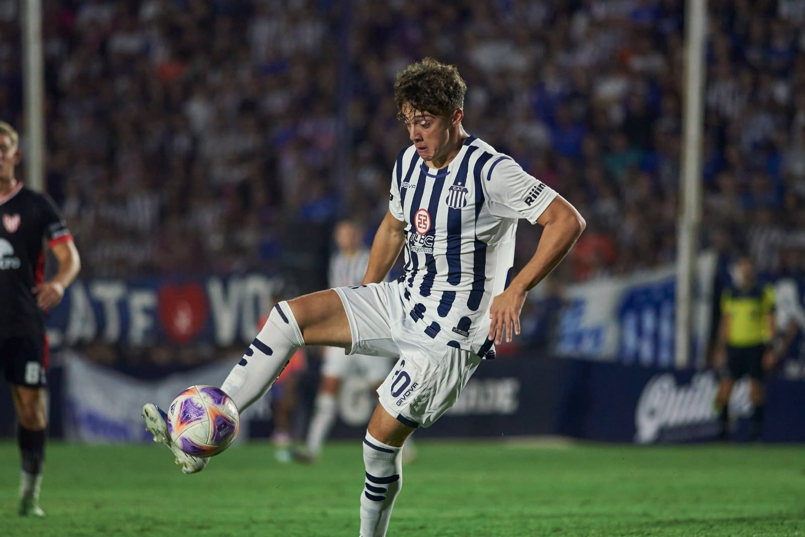 Ignacio Pedano (2005) delantero de la reserva de Talleres firmó su primer contrato profesional. (Prensa Talleres).