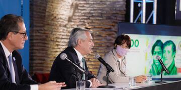 Alberto Fernández presentó los nuevos billetes