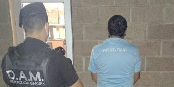 Un hombre alcoholizado intentó agredir a su pareja y terminó detenido.