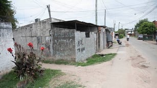 La víctima recibió múltiples disparos este sábado en Garibaldi al 200.