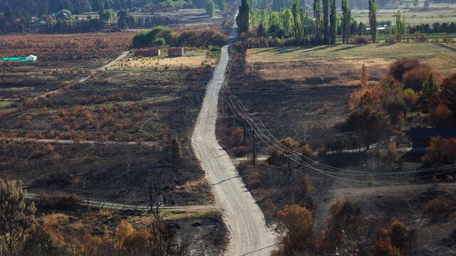 El relato de las familias que reconstruyen sus vidas después del incendio en la Comarca Andina. Foto Marcelo Martinez.