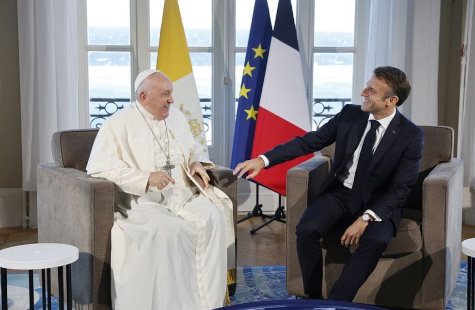 El Papa Francisco habló sobre “el valor de la vida de los migrantes” frente a Emmanuel Macron en Marsella