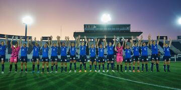 El saludo del equipo de Talleres en la Boutique de barrio Jardín. (Prensa Talleres)
