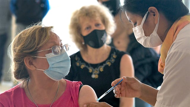 Argentina espera el arribo de más de 50 millones de vacunas contra el coronavirus durante el 2022.