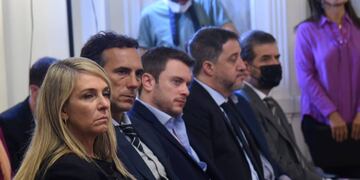 El exconcejal Rodrigo López Molina (segundo desde la derecha) y el fiscal Matías Edery (primero) fueron al acto oficial.