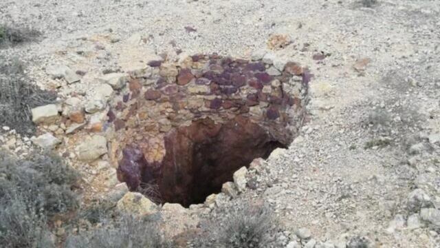 Un joven resultó herido de gravedad tras caerse en un pozo de 17 metros de profundidad.