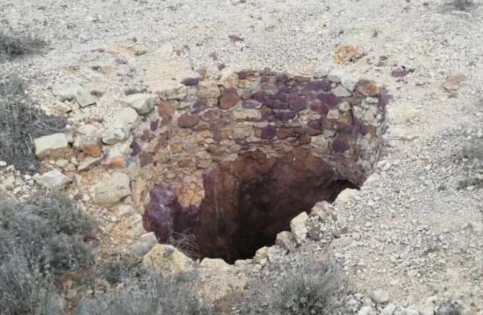 Un joven se cayó a un pozo de 17 metros de profundidad, lo rescataron pero está en grave estado