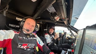 Juan Cruz Yacopini junto a su copiloto Daniel Olivera.