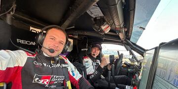 Juan Cruz Yacopini junto a su copiloto Daniel Olivera.