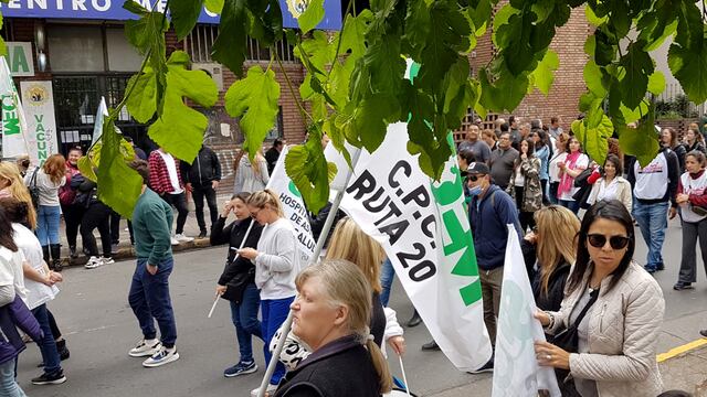 Los municipales protestan este lunes en Córdoba y provocan graves inconvenientes en el tránsito.