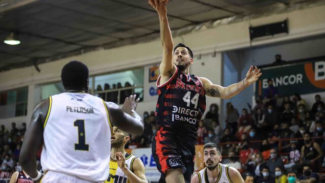 Martín Cuello anota en la victoria de Instituto ante los correntinos de Comunicaciones (Leandro Gomez / LNB Contenidos).