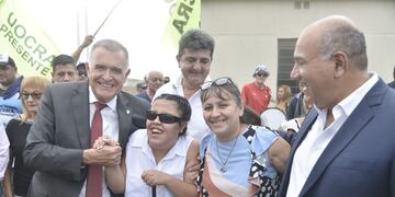 Manantial Sur: Manzur y Jaldo entregaron 100 viviendas