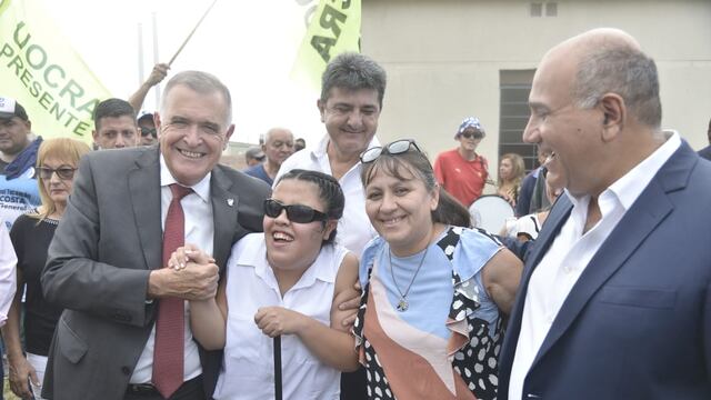 Manantial Sur: Manzur y Jaldo entregaron 100 viviendas