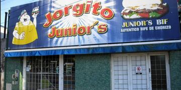 En el negocio de 27 de Febrero y Laprida hirieron a dos chicos de 16 y 18 años.