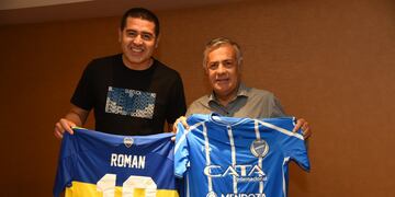Alfredo Cornejo y Juan Román Riquelme se reunieron en el Malvinas Argentinas.