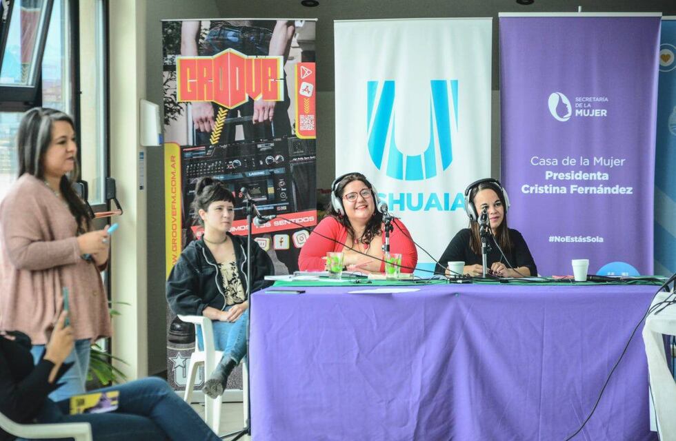 Jornada radial en la Secretaría de la mujer por el 14 de febrero