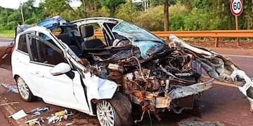 Accidente en Wanda: un vehículo impactó contra una motocicleta dejando a una mujer lesionada.