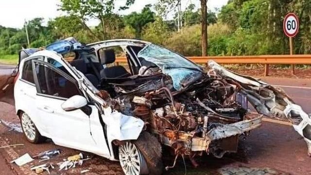 Accidente en Wanda: un vehículo impactó contra una motocicleta dejando a una mujer lesionada.