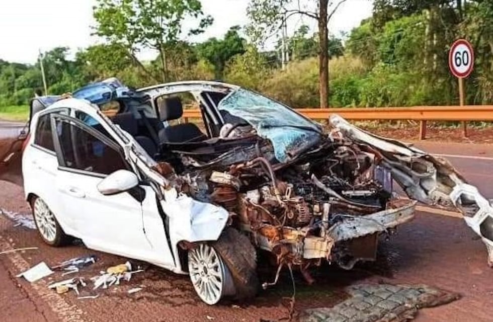 Accidente en Wanda: un vehículo impactó contra una motocicleta dejando a una mujer lesionada