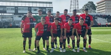 Sporting cayó ante Liniers 3 a 2 sobre la hora.