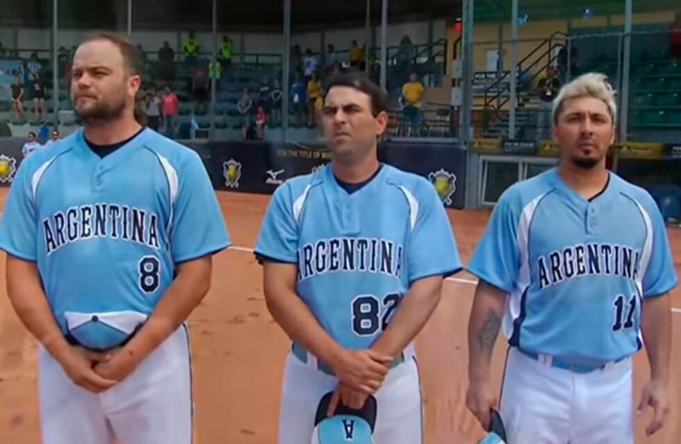 Entrerriano campeón mundial de softbol rifa su camiseta más preciada