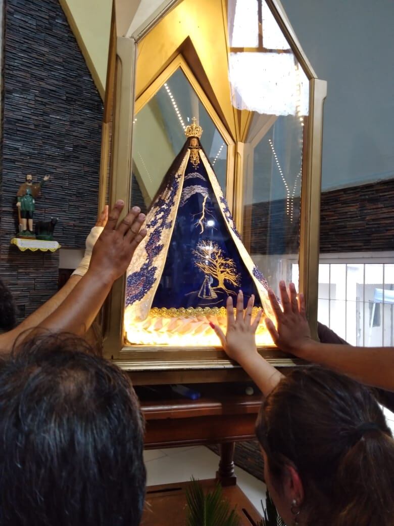 Los Fieles llegan al santuario de La Reducción.