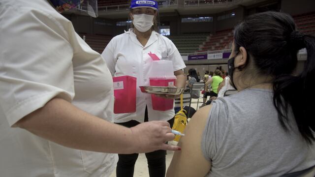 Continúa la campaña de vacunación en Mendoza durante el feriado.