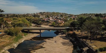 Fotos aéreas con drone de la sequía en el Lago San Roque de Carlos Paz. (La Voz)